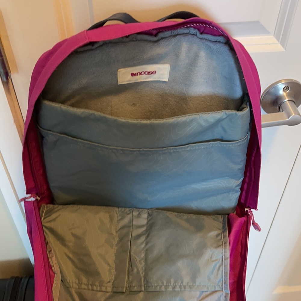 Incase backpack with laptop case - Picture 2 of 3